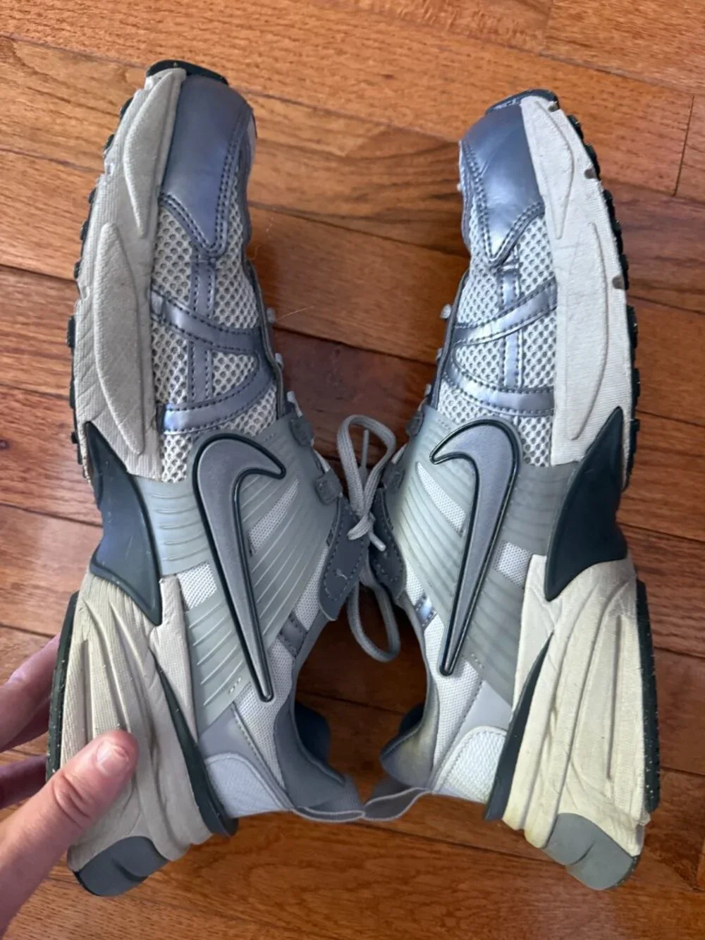 Nike V2K Run Pure Platinum/Wolf Grey/Cool Grey/Metallic Cool Grey UNISEX